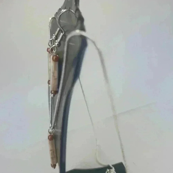 White Howlite Turquoise Paisley Necklace and Earrings - Picture 4 of 5